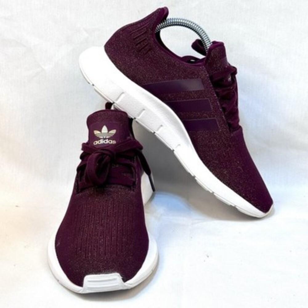Adidas Womens Swift Run Shoes Sneakers - Maroon w/Gold Sparkle  Size 7.5